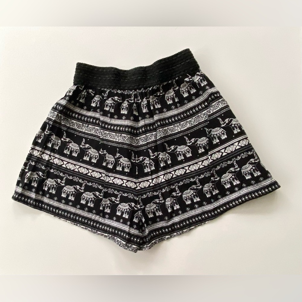 H&M Loves Coachella Elephant & Geometric Print Designed Shorts Sz:2 - Picture 2 of 6